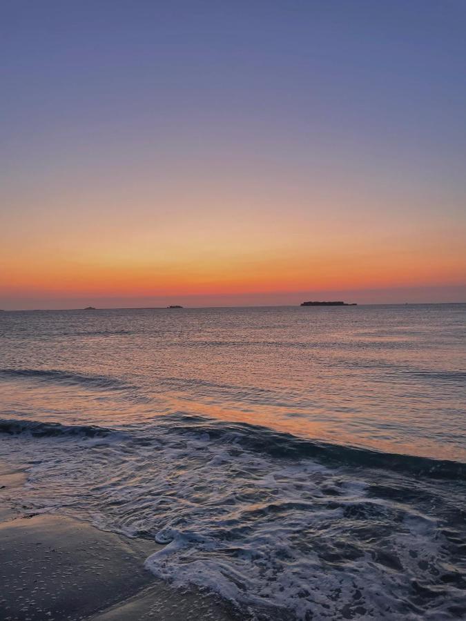 Sur Le Chemin De La Plage Cherbourg-en-Cotentin Exterior photo